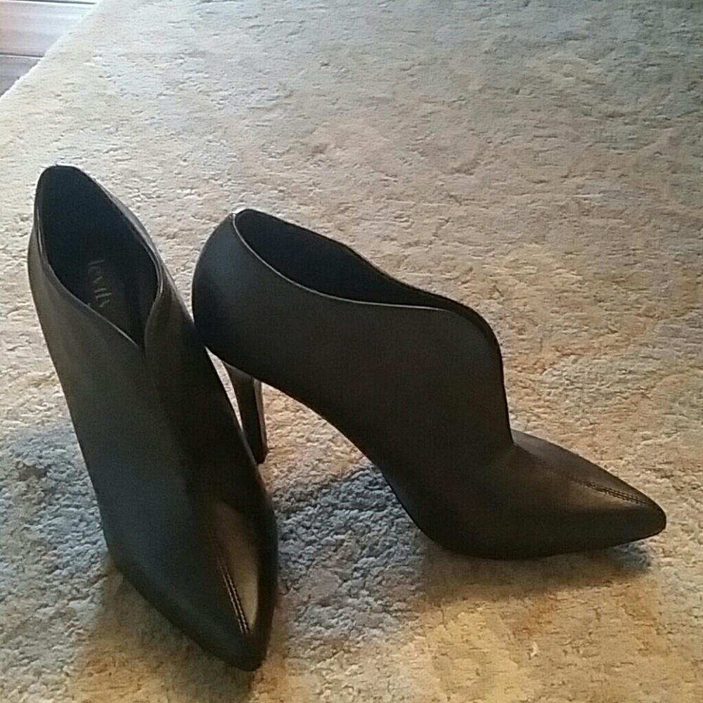 Never worn black booties